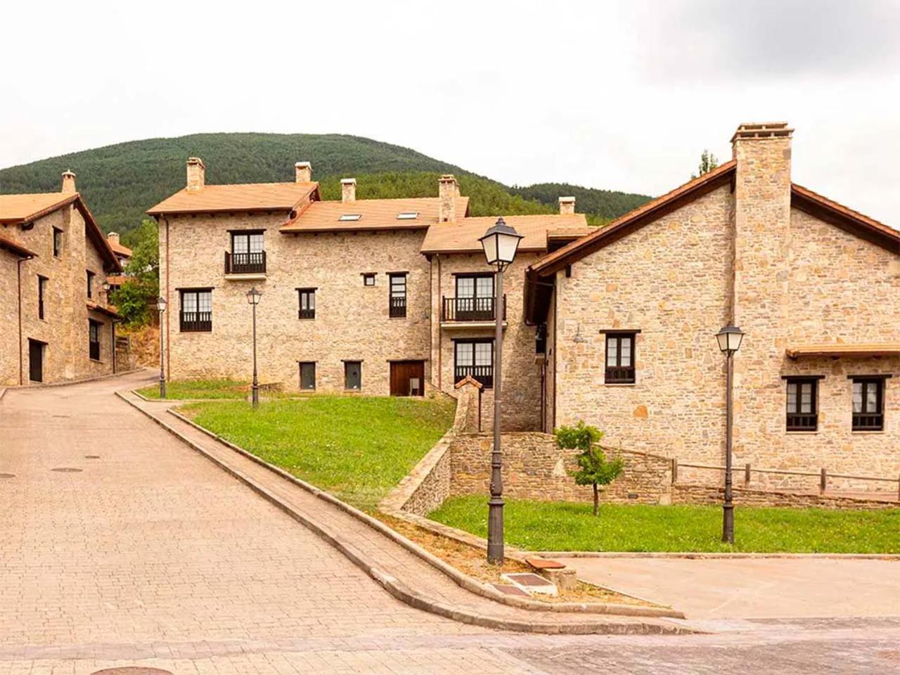 Apartamentos Jaca Mirador De Badaguas 3000 المظهر الخارجي الصورة