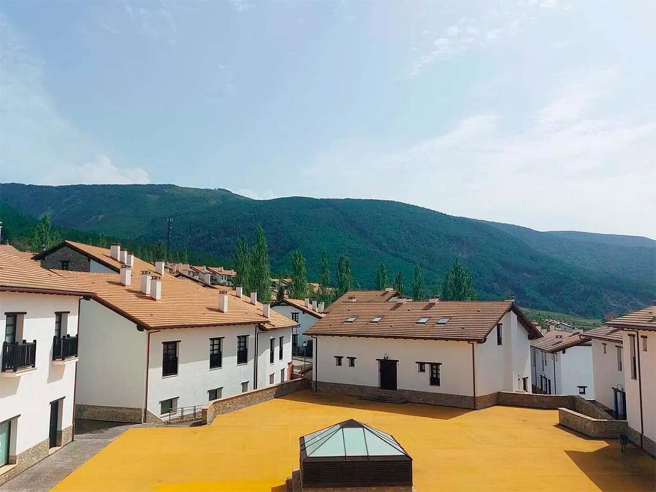 Apartamentos Jaca Mirador De Badaguas 3000 المظهر الخارجي الصورة